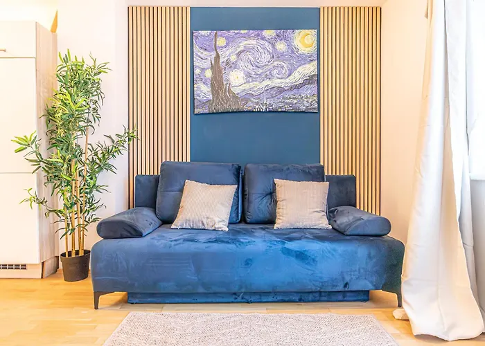 9-min To Center 1br &1lr With Balcony *